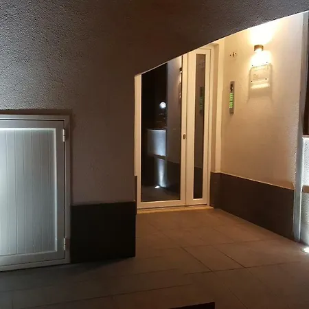 Whitaker * 马尔萨拉