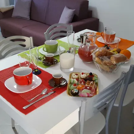 Отель Whitaker *